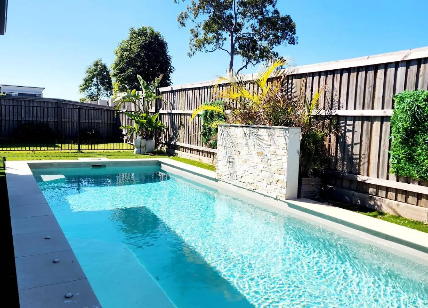 Modern Luxe Retreat Brisbane Apartment Doolandella