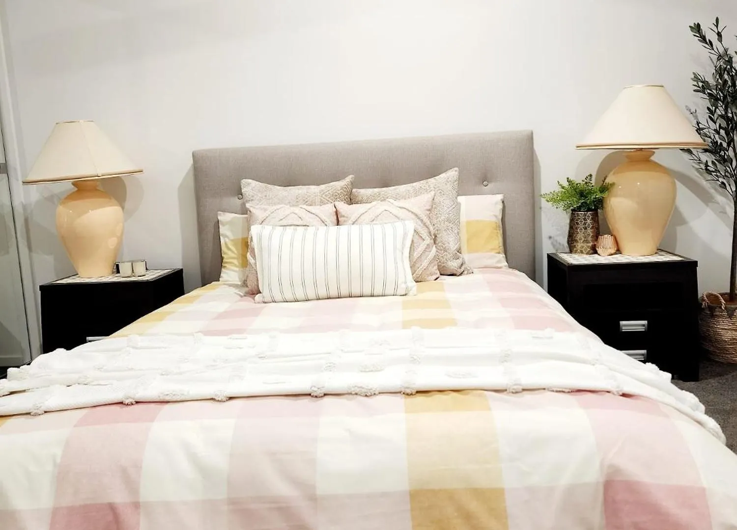 Modern Luxe Retreat Brisbane Apartment Doolandella Australia